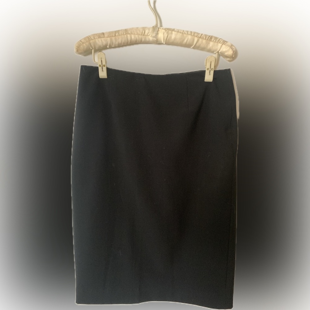 Theory black slim pencil wool blend skirt.  Size 6.